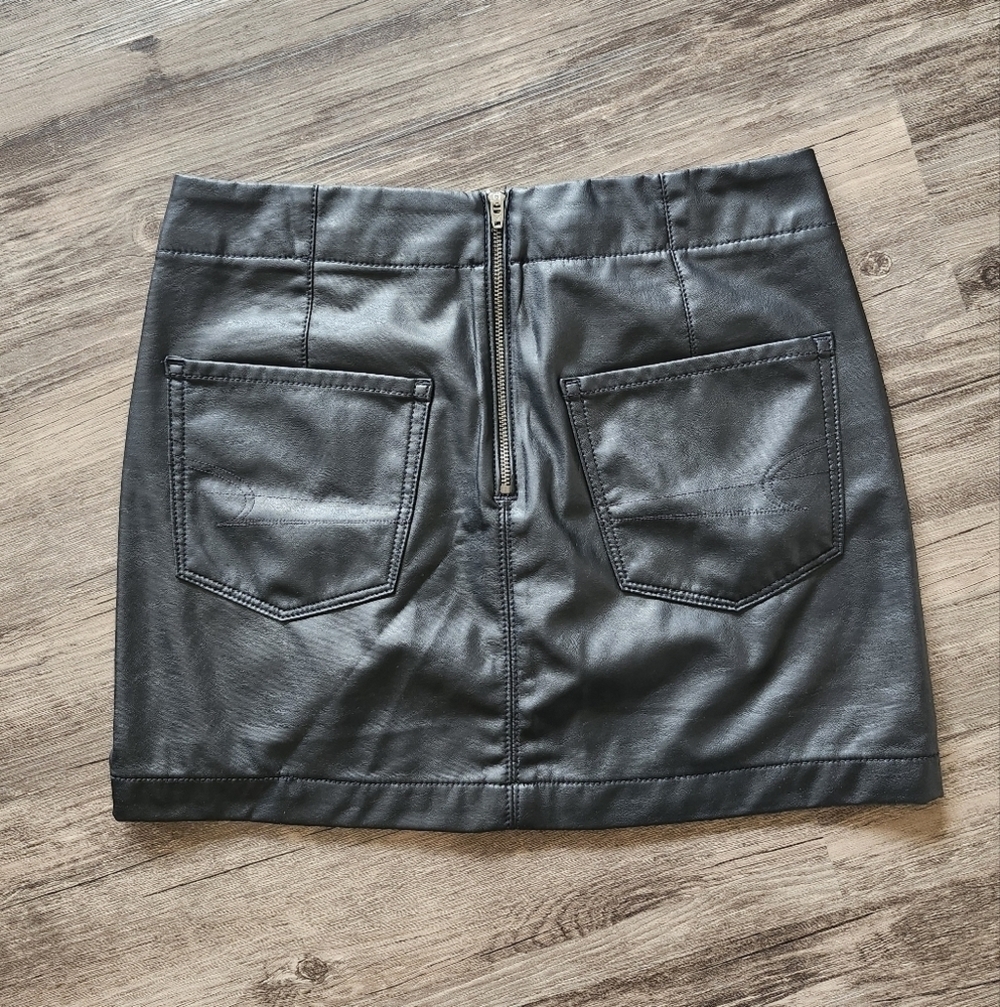 NWT American Eagle Black Faux Leather High Rise Mini Skirt - Picture 5 of 6